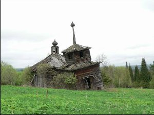 Разрушенная деревянная церковь.