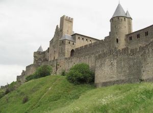 Европейские средневековые города часто имеют стены ещё римских времен